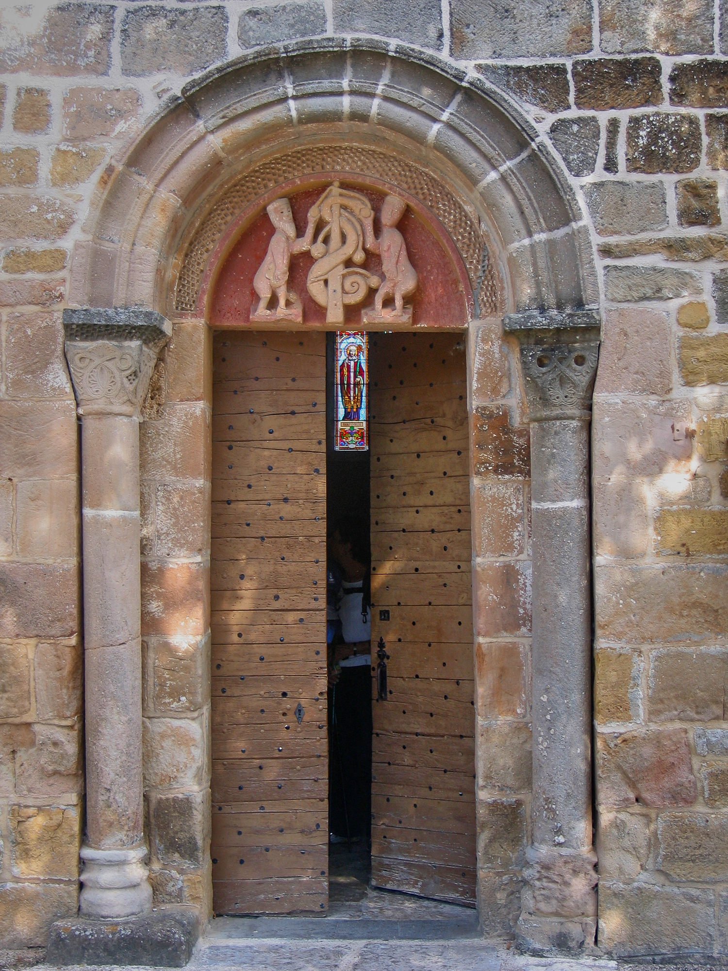 Tag 8: Figeac, Blick in eine kleine Kapelle am Wegesrand