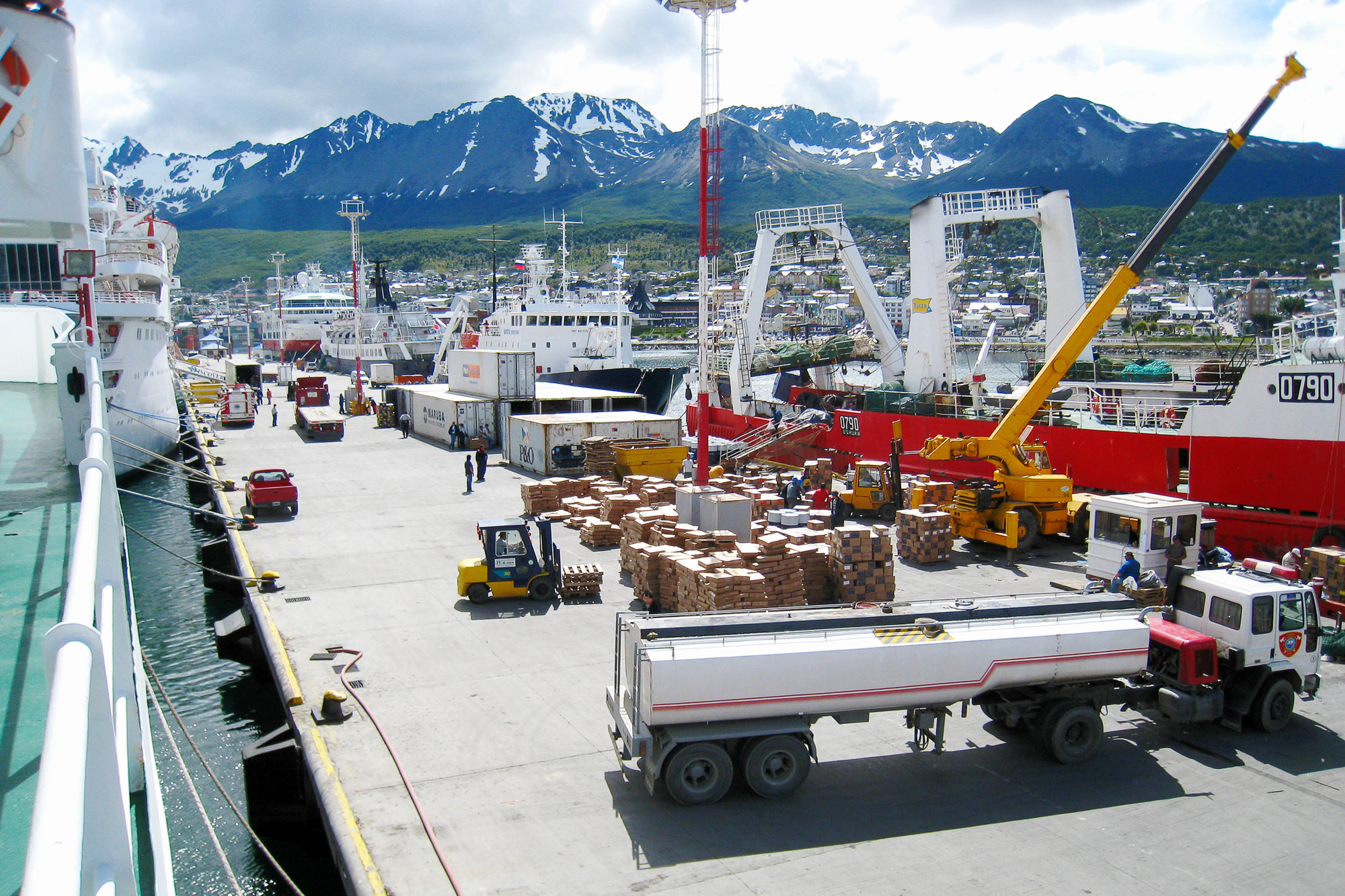 port scene of Ushuaia